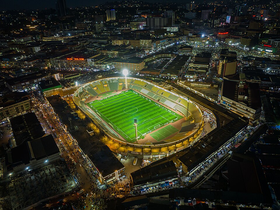 Vista aérea nocturna del Maracaná iluminado